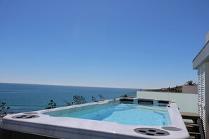 Outdoor spa tub - Casa do Mar - Luxury Villa w rooftop SwimSpa (Luz)