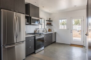 Fridge, microwave, oven, stovetop - Skull Rock Cottage - Walk to Town & Hot Tub, Star Gazing (Joshua Tree)
