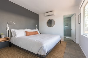 1 bedroom, free WiFi, bed sheets - Skull Rock Cottage - Walk to Town & Hot Tub, Star Gazing (Joshua Tree)