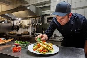 Alimentos y bebidas