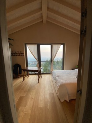 4 bedrooms, WiFi, bed sheets