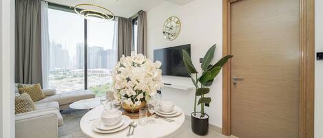 Departamento de lujo, balcón, vista a la ciudad | Servicio a la habitación