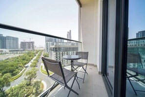 Luxury-Apartment, Balkon, Stadtblick | Balkon