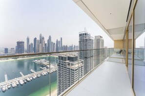 Appartement luxueux, balcon, vue sur la marina | Vue du balcon