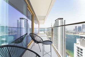 Appartement luxueux, balcon, vue sur la marina | Balcon