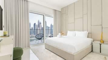 Luxury-Apartment, Balkon, Blick auf den Jachthafen | Zimmersafe, Verdunkelungsvorhänge, Bügeleisen/Bügelbrett