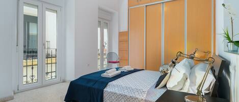 2 makuuhuonetta, silitysrauta/-lauta, Wi-Fi, vuodevaatteet