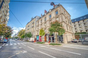 Exterior - #IA | Le Beau Félix - Grenoble (Grenoble)