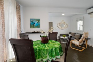 Interior - Apartment 'Moderno Y Luminoso' with Wi-Fi and Air Conditioning (Sevilla)