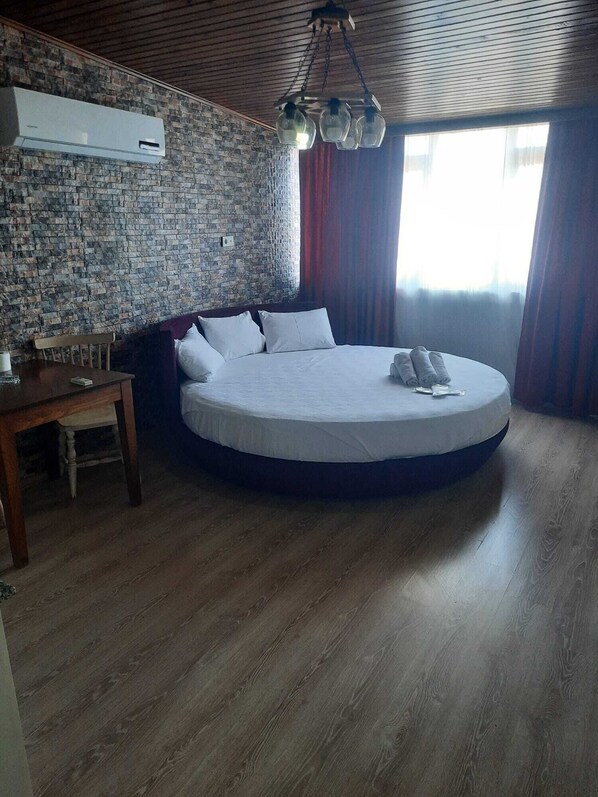 1 chambre, fer et planche à repasser, accès Internet