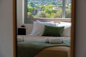 4 chambres, coffres-forts dans les chambres, fer et planche à repasser