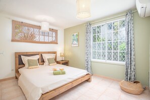 5 slaapkamers, een bureau, een strijkplank/strijkijzer, gratis wifi