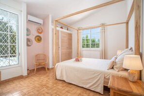 5 chambres, fer et planche à repasser, Wi-Fi gratuit, draps fournis