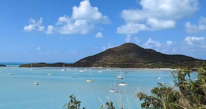 Superb waterfront villa, gated community and beautiful beaches