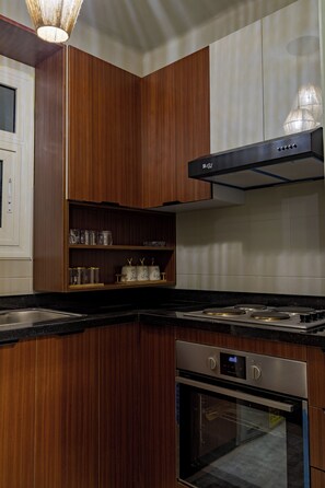 Micro-ondes, four, plaque de cuisson