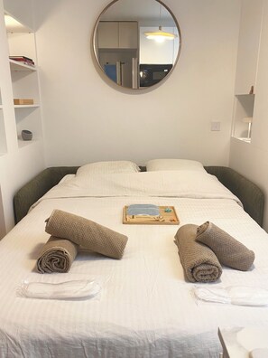 Iron/ironing board, Internet, bed sheets