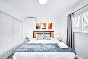 アイロン / アイロン台、WiFi (無料)、ベッドシーツ