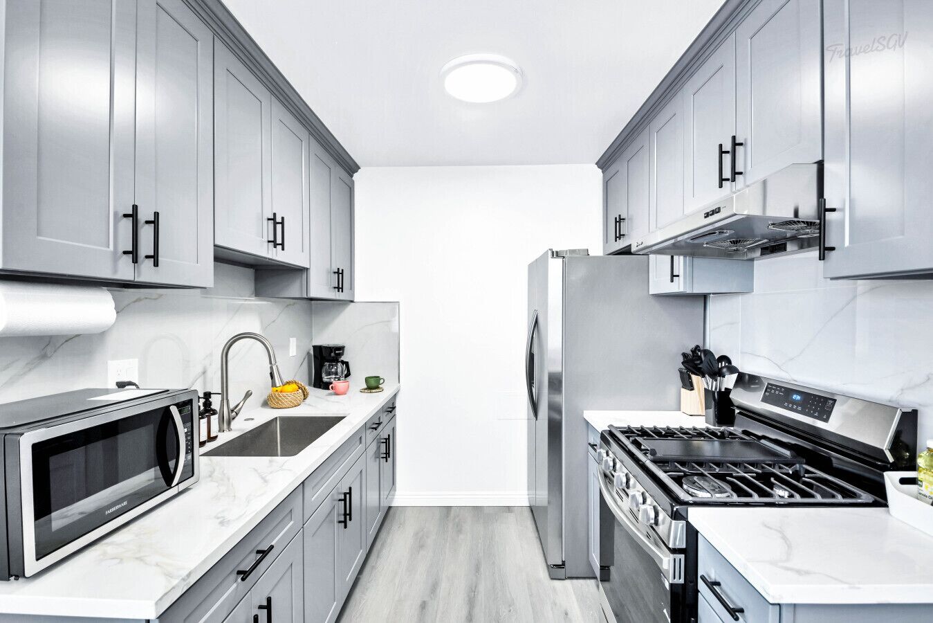 Kühlschrank, Mikrowelle, Ofen, Herdplatte