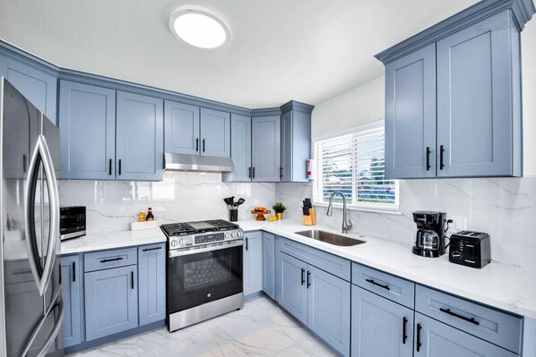 Fridge, microwave, oven, stovetop