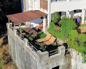 屋外ダイニングエリア