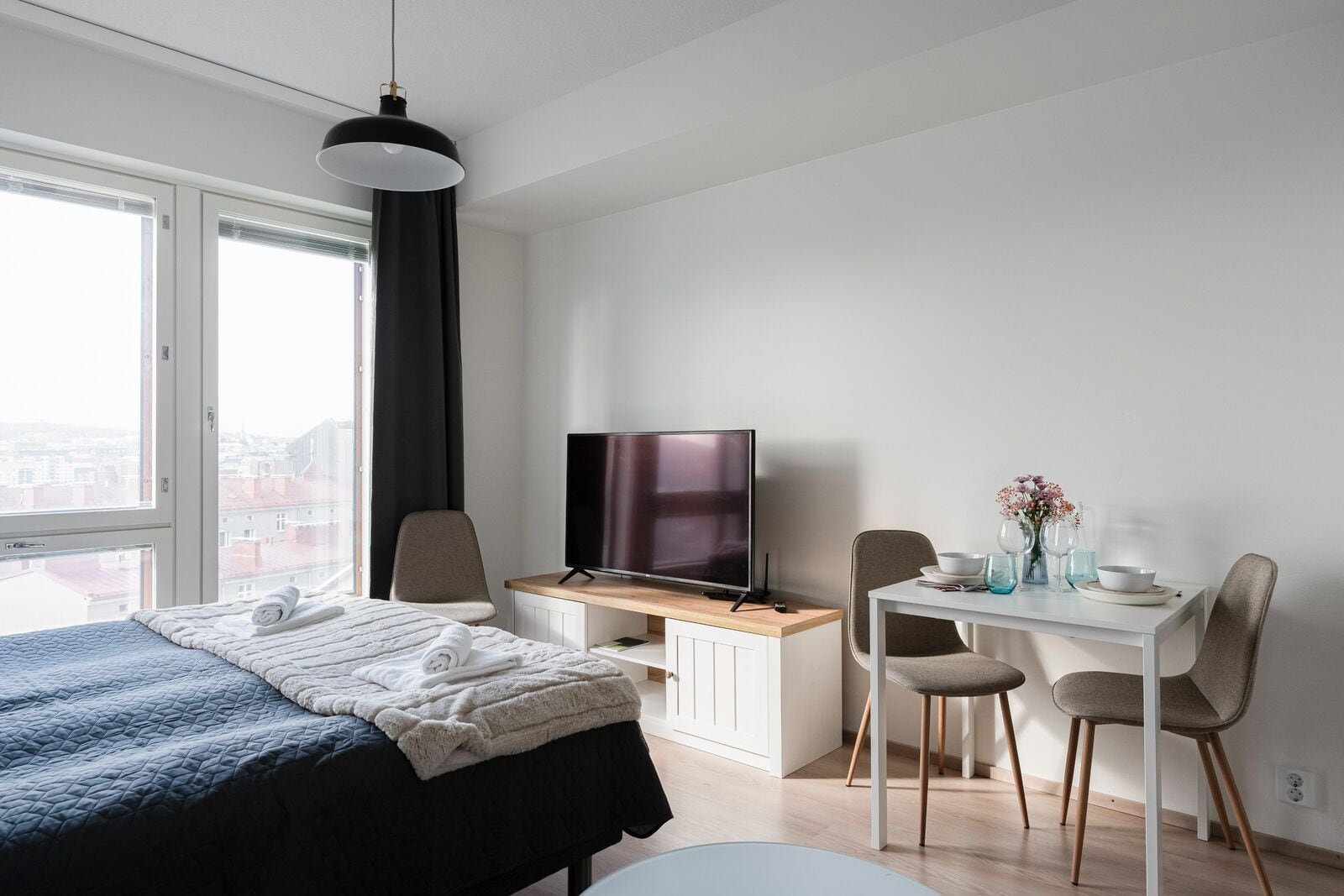 Comfort trippelrum | Individuell inredning, unika möbler, skrivbord och arbetsyta för laptop