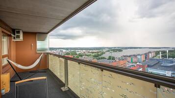 Familienapartment, Sauna, Stadtblick | Terrasse/Patio