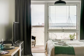 Superior Triple Room, Balcony, City View | Room amenity - Wallesmanni - Nokia Arena by Come in (Tampere)