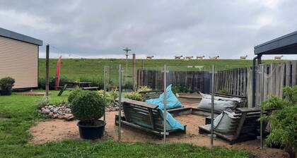 Gästehaus 'Surfbrett 1 – Zimmer mit Deichblick' mit Gemeinschaftsgarten und WLAN