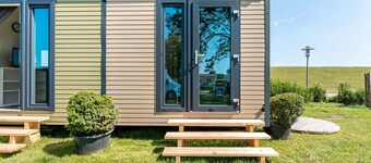 Tiny Home 'Surfbrett Am Deich' with Shared Garden and Wi-Fi