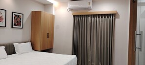 In-room safe, desk, laptop workspace, soundproofing