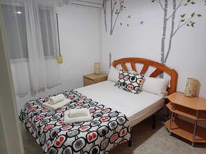 3 dormitoris, planxa i posts de planxar, wifi i roba de llit 