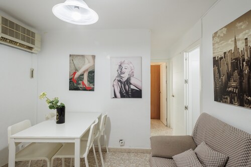 Apartment 'Flat Near Macarena Basilica' with Wi-Fi and Air Conditioning
