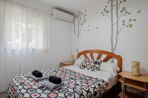 3 chambres, fer et planche à repasser, Wi-Fi, draps fournis