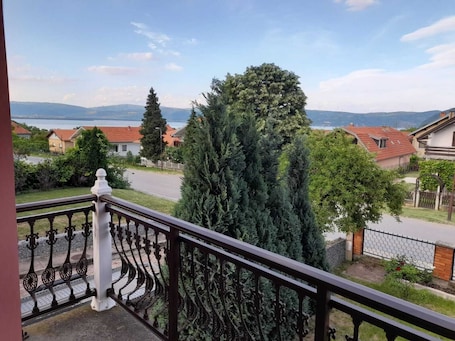 Property grounds. Peaceful Family Stay in Golubac – Guest House Lona