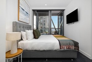 1 室のベッドルーム、デスク、アイロン / アイロン台、WiFi (無料)