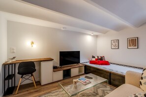 Interior - (100) Le Villa Gothique (Cannes)