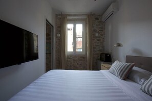 1 bedroom, iron/ironing board, travel cot, WiFi
