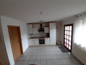 Kühlschrank, Ofen, Herdplatte, Geschirrspüler