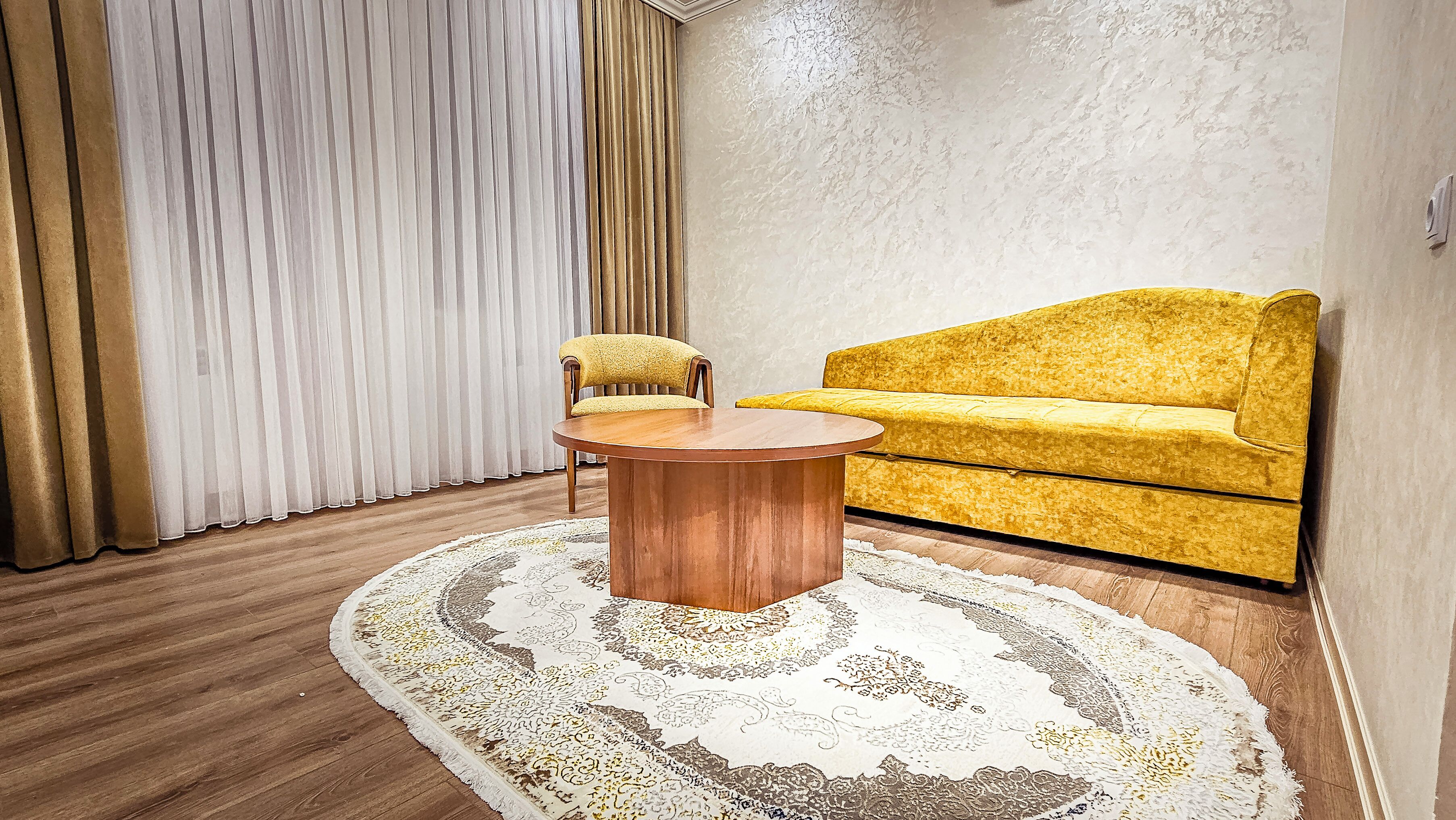Suite Deluxe, vista cortile | Materassi a doppio strato, una cassaforte in camera, una scrivania