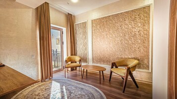 Deluxe Suite, Courtyard View | In-room safe, desk, laptop workspace, free WiFi