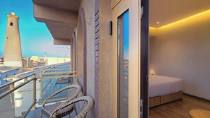 尊榮雙人或雙床房, 陽台, 城市景觀 | 客房內保險箱、書桌、筆電工作空間、免費無線上網