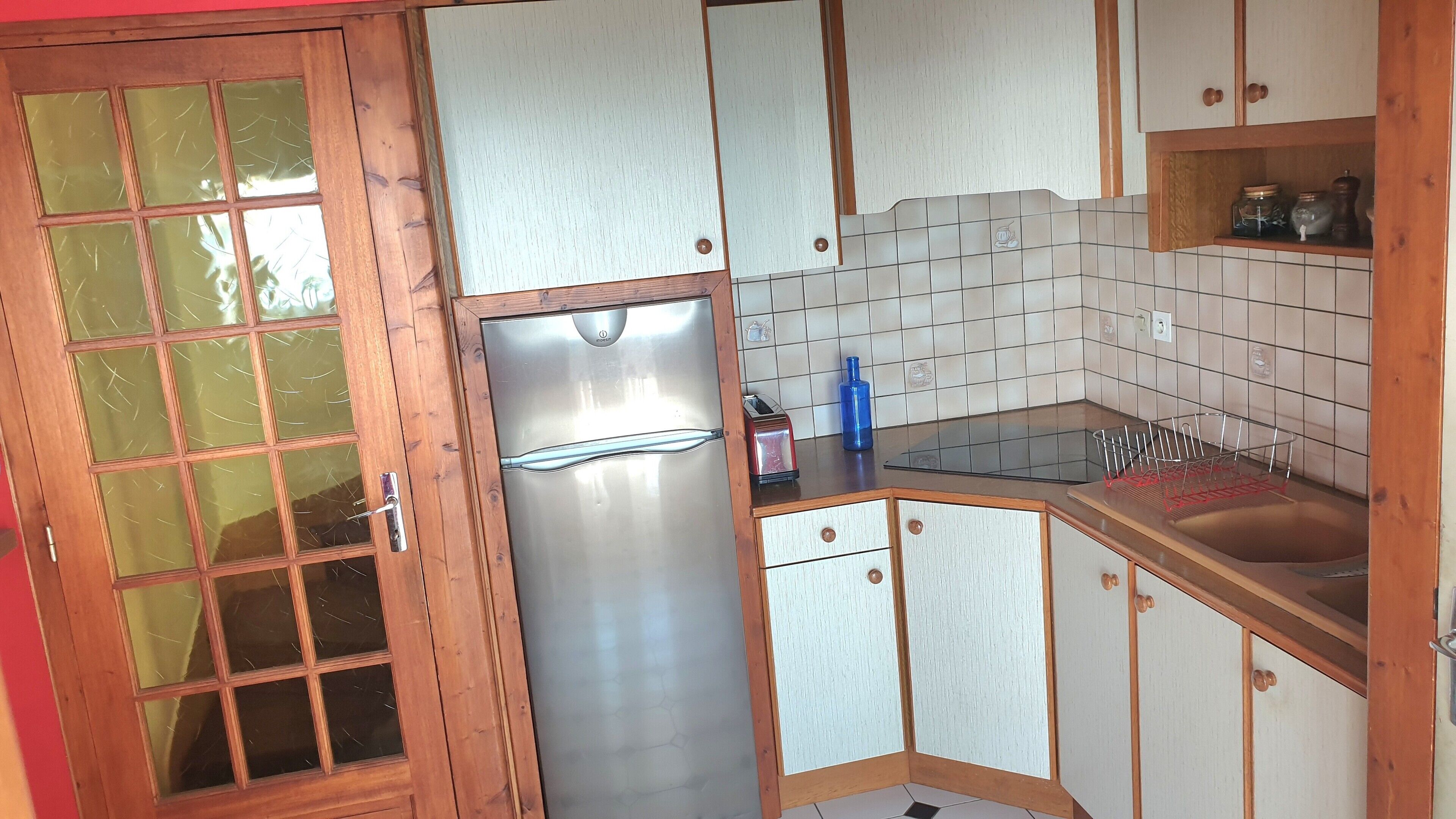 Kylskåp, mikrovågsugn, ugn och spishäll