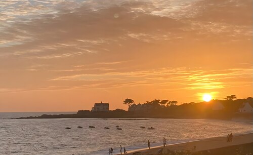 Holiday Home 'Villa Timao Plage' with Sea View, Private Terrace and Wi-Fi