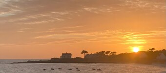 Holiday Home 'Villa Timao Plage' with Sea View, Private Terrace and Wi-Fi