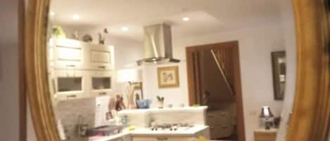 Fridge, oven, stovetop, coffee/tea maker