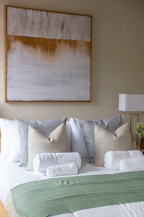 Bureau, fer et planche à repasser, Wi-Fi, draps fournis