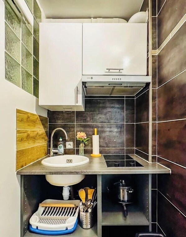 Microwave, oven, coffee/tea maker