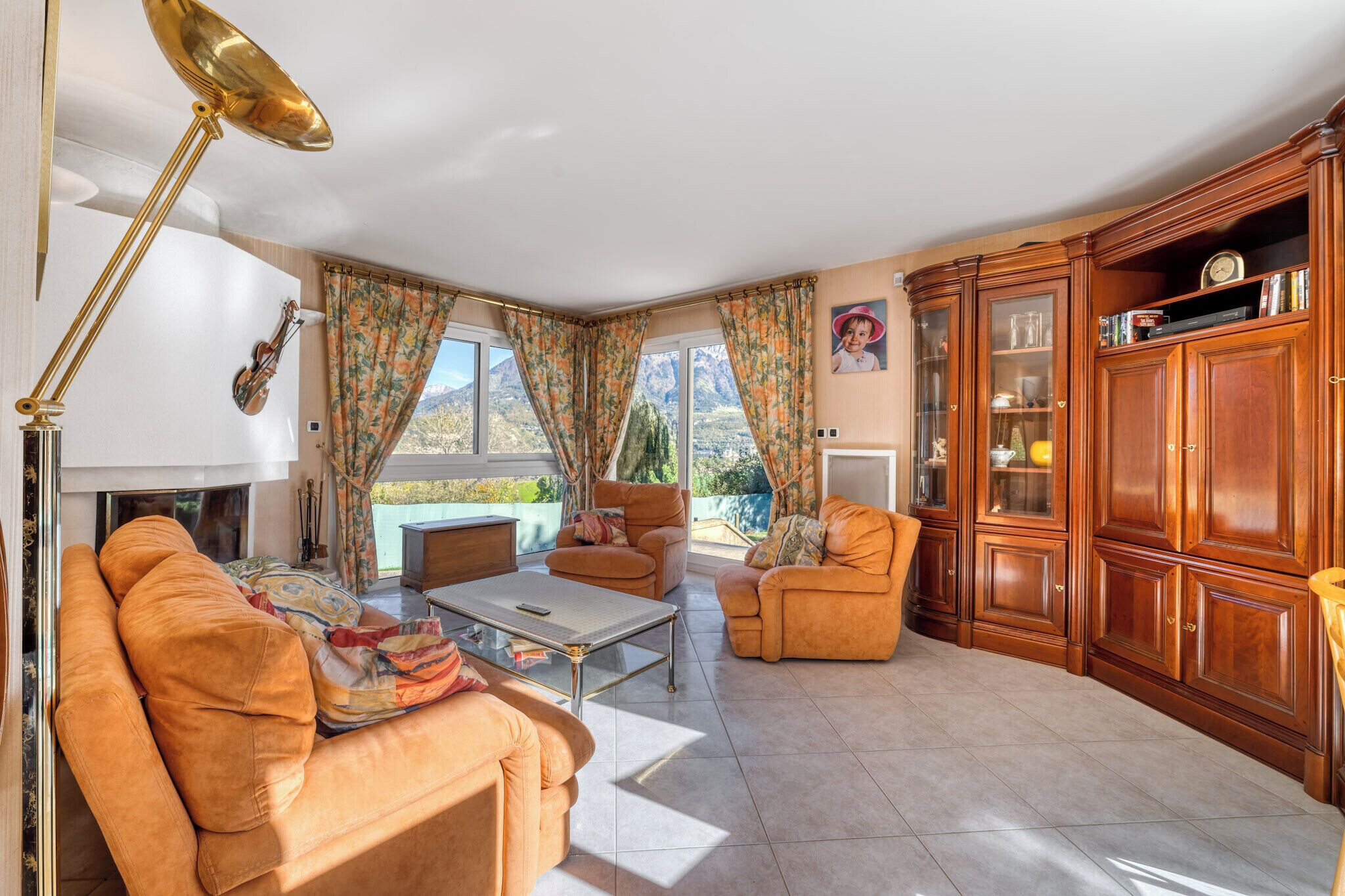 Télévision, cheminée