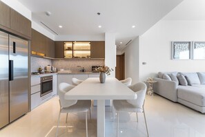 Luxury Apartment, 2 Bedrooms, Non Smoking, Sea View | Living area