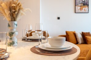 Dining - Direct Marina Waterfront Access, Walking Distance to JBR Beach (Dubai)